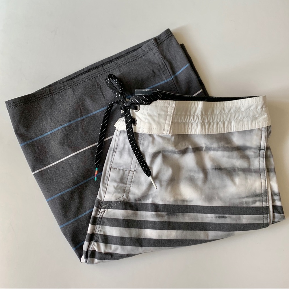 | quicksilver • board shorts• size 34 |